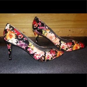 🆕Multi color Floral Pumps❗️Brand New❗️